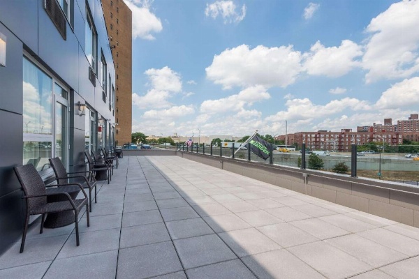 Wyndham Garden LaGuardia South image 1