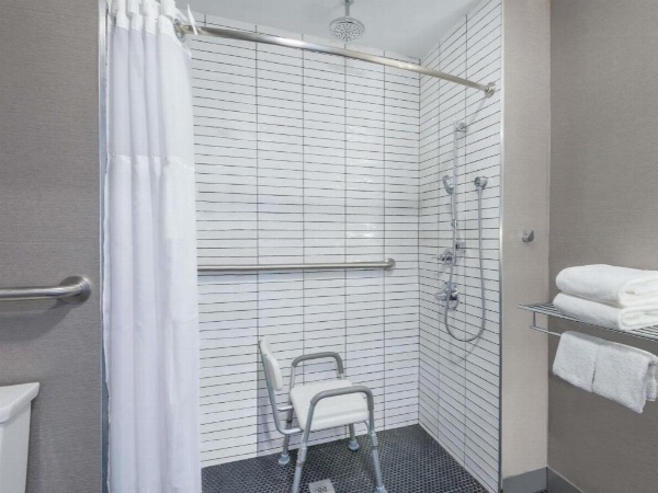 Wyndham Garden LaGuardia South image 11